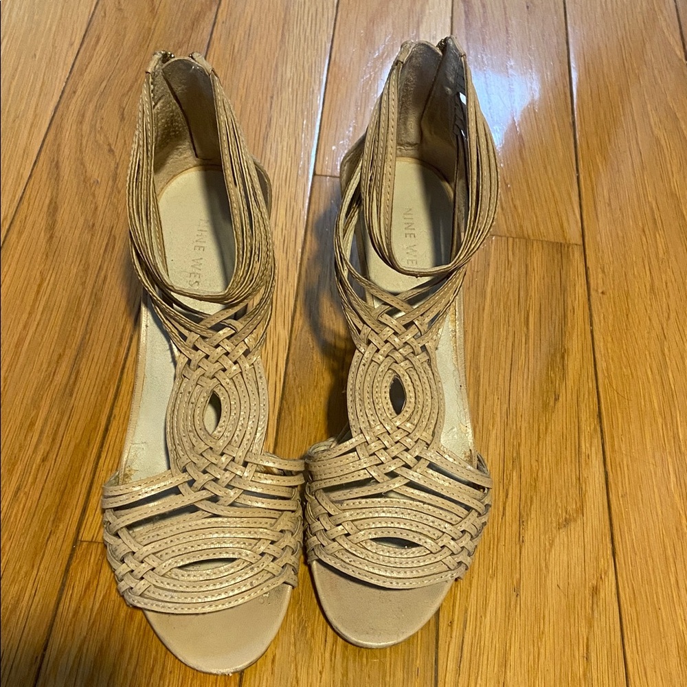 Strappy Nine West sandals, size 7.5 good condition
